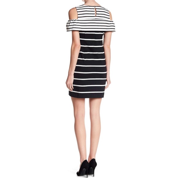 🌟HP🌟Vince Camuto Striped Cold Shoulder Dress 10 - Picture 2 of 3